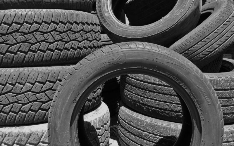 Jak správně jednat při píchnutí pneumatiky: Praktické rady pro každého řidiče